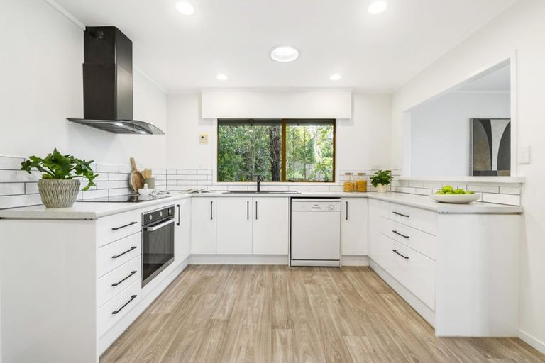 Photo of property in 32 Rosecamp Road, Beach Haven, Auckland, 0626