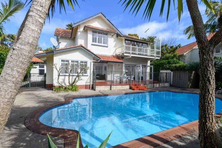 Photo of property in 256 Lake Road, Hauraki, Auckland, 0622