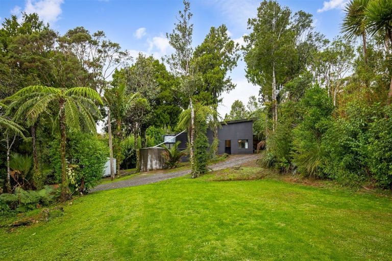 Photo of property in 6 Tawari Road, Henderson Valley, Auckland, 0612