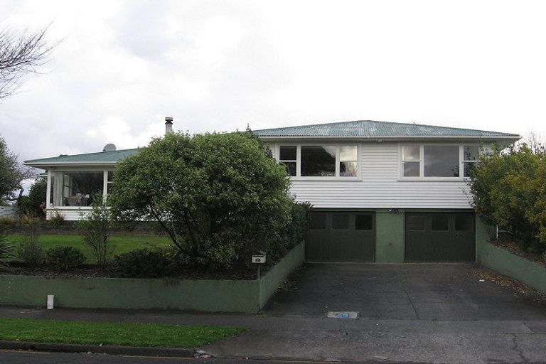 Photo of property in 24 Churchill Avenue, Hokowhitu, Palmerston North, 4410