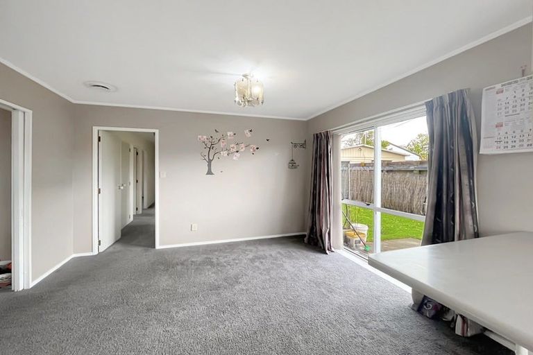 Photo of property in 15 Peppertree Glade, Kelvin Grove, Palmerston North, 4414