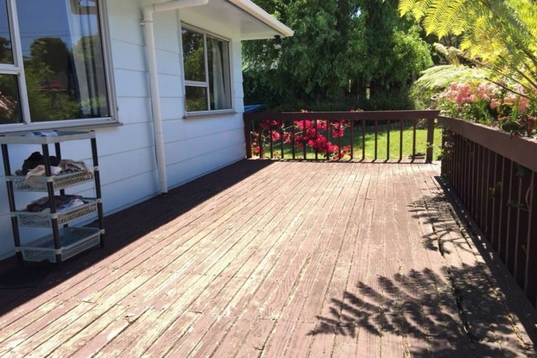 Photo of property in 3 Lavery Place, Sunnynook, Auckland, 0632