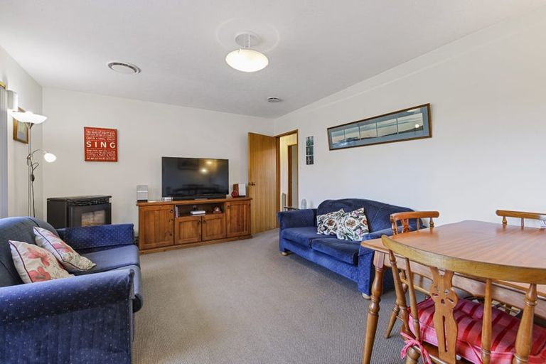 Photo of property in 6 Thornhill Place, Sockburn, Christchurch, 8042