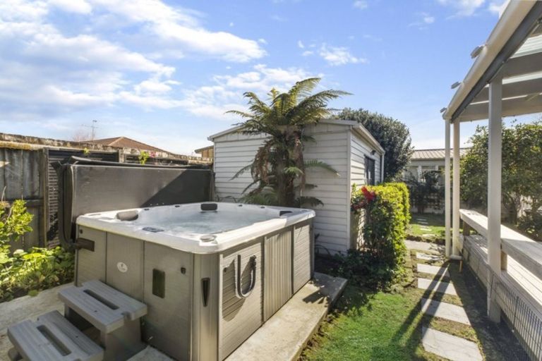 Photo of property in 1 Puriri Road, Pukekohe, 2120