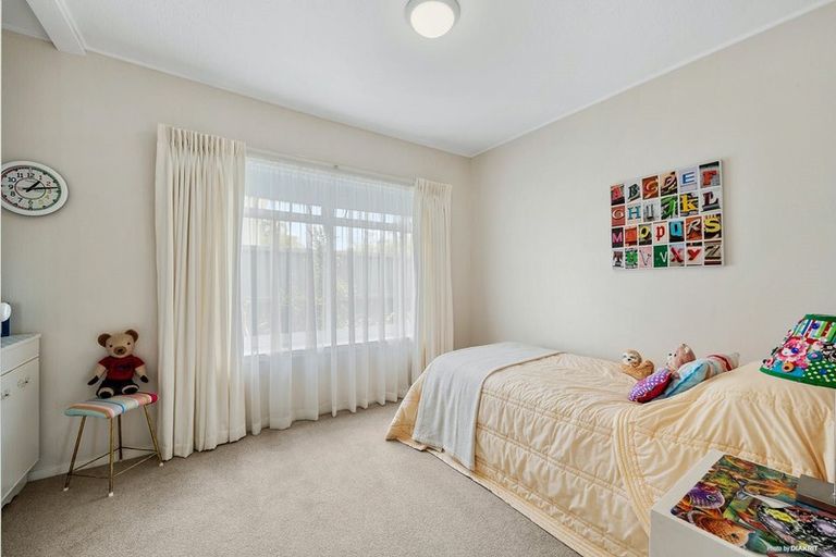 Photo of property in 10 Serrita Avenue, Sunnyhills, Auckland, 2010