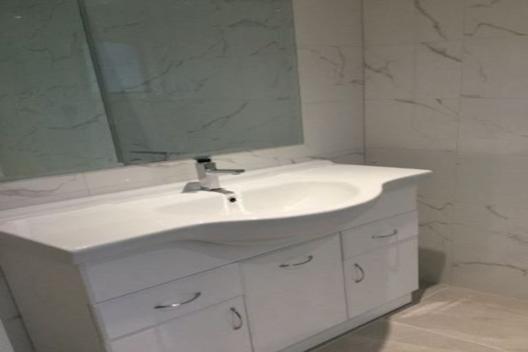 Photo of property in 1/43 Masterton Road, Rothesay Bay, Auckland, 0630