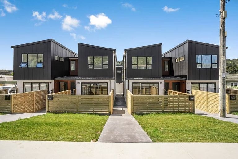 Photo of property in 8/27 Main Road, Wainuiomata, Lower Hutt, 5014