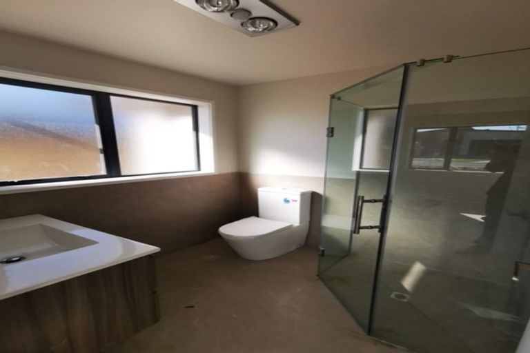 Photo of property in 8 Ropere Street, Kumeu, 0810