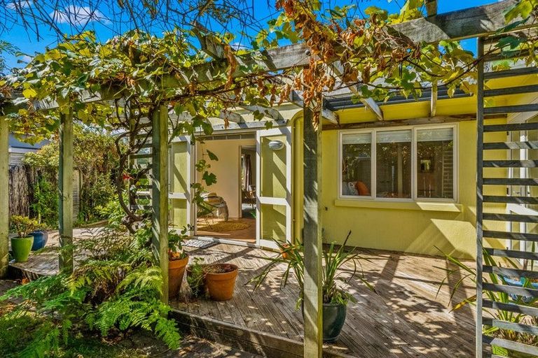 Photo of property in 11 Avion Terrace, Raumati Beach, Paraparaumu, 5032