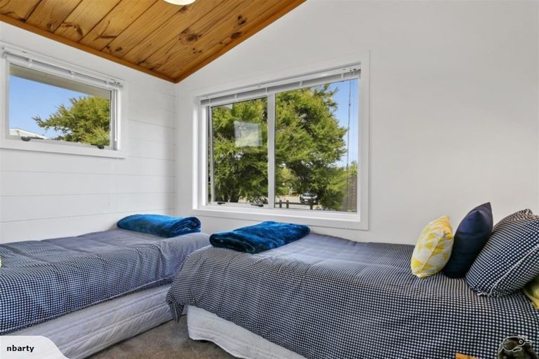 Photo of property in 2 Mahuta Road, Waitahanui, Taupo, 3378