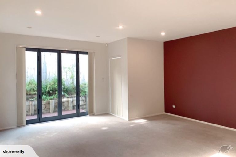 Photo of property in 21 Zara Court, Windsor Park, Auckland, 0632