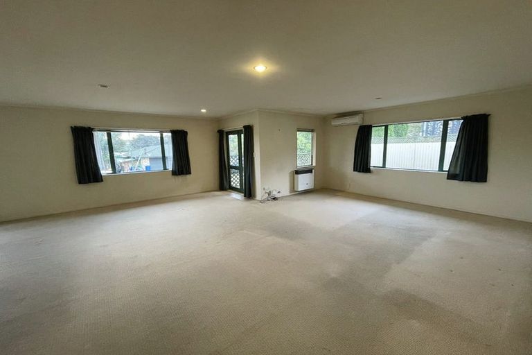 Photo of property in 1 Sunvista Avenue, Oteha, Auckland, 0632