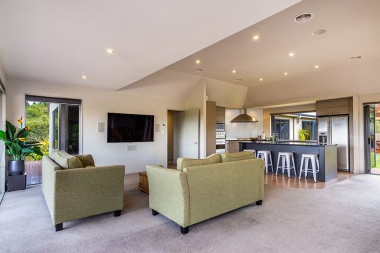 Photo of property in 400 Gillespie Place, Acacia Bay, Taupo, 3385