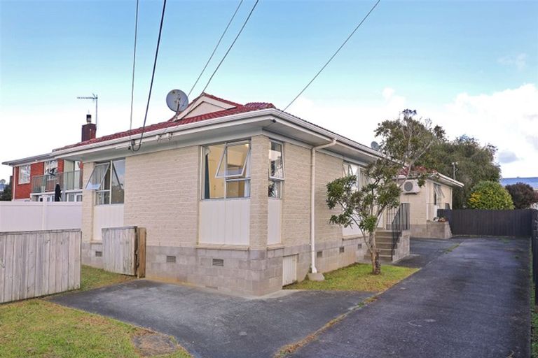 Photo of property in 1/28 Taipari Road, Te Atatu Peninsula, Auckland, 0610