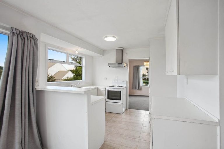 Photo of property in 16 Leaming Place, Clarks Beach, 2122