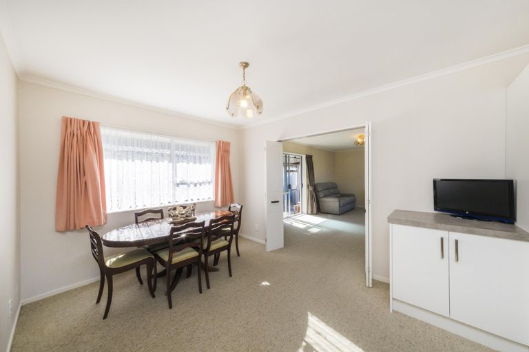 Photo of property in 8 Edgecombe Court, Roslyn, Palmerston North, 4414