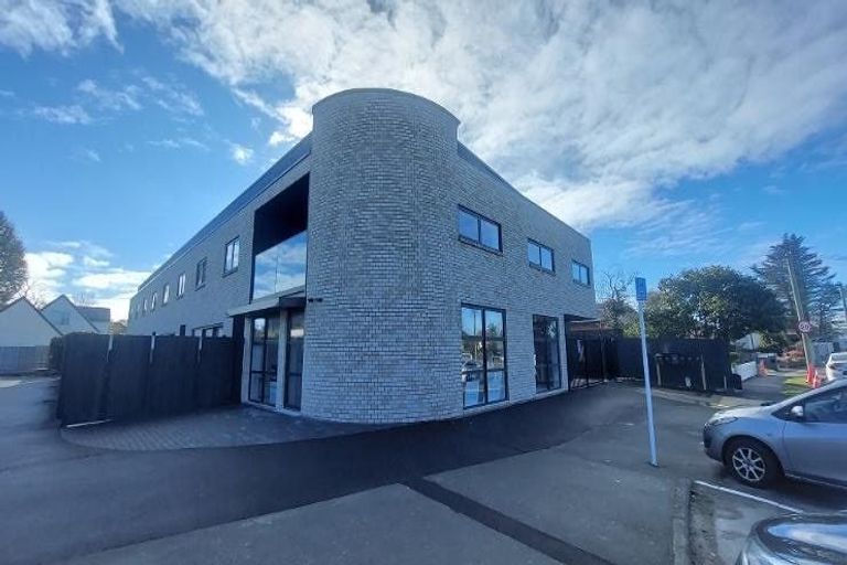 Photo of property in 1/100 Staveley Street, Avonhead, Christchurch, 8042