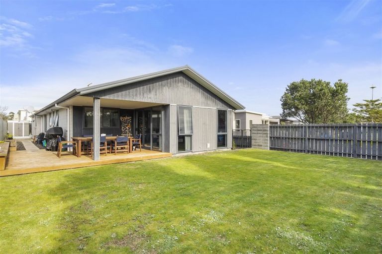 Photo of property in 15 Coprosma Close, Papamoa Beach, Papamoa, 3118