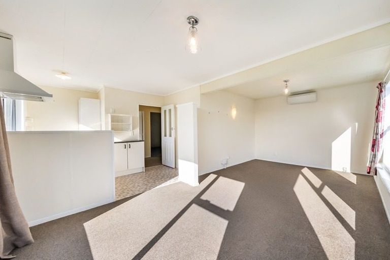 Photo of property in 2/24 Bell Street, Tawa, Wellington, 5028