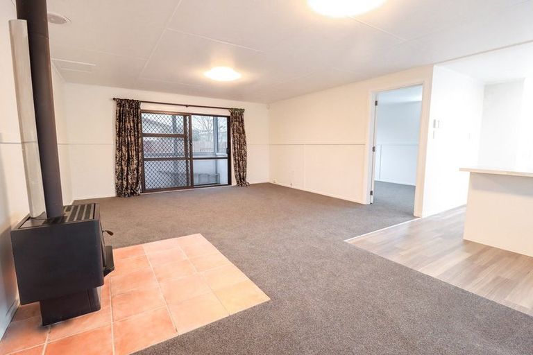 Photo of property in 16 Coromandel Court, Roslyn, Palmerston North, 4414
