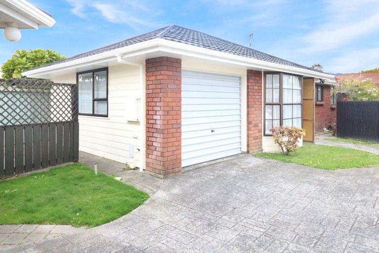 Photo of property in 3/41 Athlone Crescent, Avalon, Lower Hutt, 5011