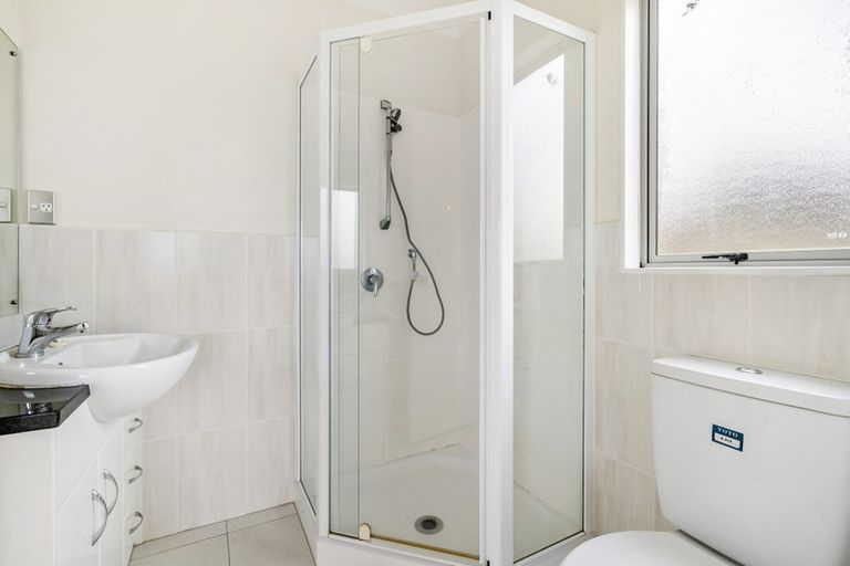 Photo of property in 46 Bronzewing Terrace, Unsworth Heights, Auckland, 0632