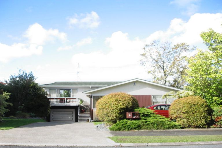 Photo of property in 4 Alton Terrace, Pakuranga Heights, Auckland, 2010