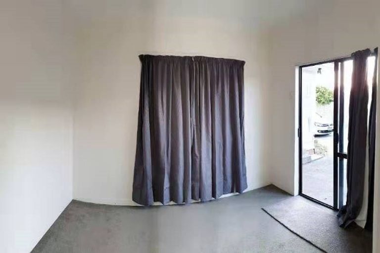 Photo of property in 1/12 Tonar Street, Northcote, Auckland, 0627