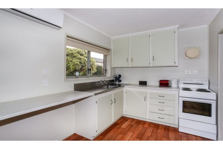 Photo of property in 1/6 Ray Small Drive, Papakura, 2110