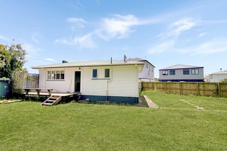 Photo of property in 6 Hughdene Place, Henderson, Auckland, 0610