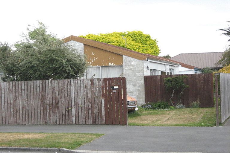 Photo of property in 1/231 Queenspark Drive, Parklands, Christchurch, 8083