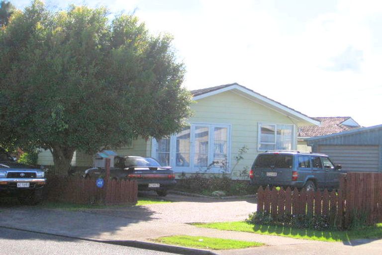 Photo of property in 2 Maytime Street, Clover Park, Auckland, 2023