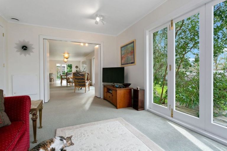 Photo of property in 263 Shakespeare Street, Leamington, Cambridge, 3432