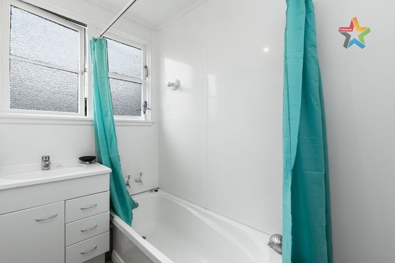 Photo of property in 32 Naenae Road, Naenae, Lower Hutt, 5011