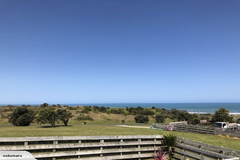 Photo of property in 3 Okiwa Terrace, Waiinu Beach, Whanganui, 4588