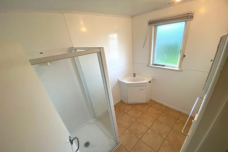 Photo of property in 40 Tahi Terrace, Glen Eden, Auckland, 0602