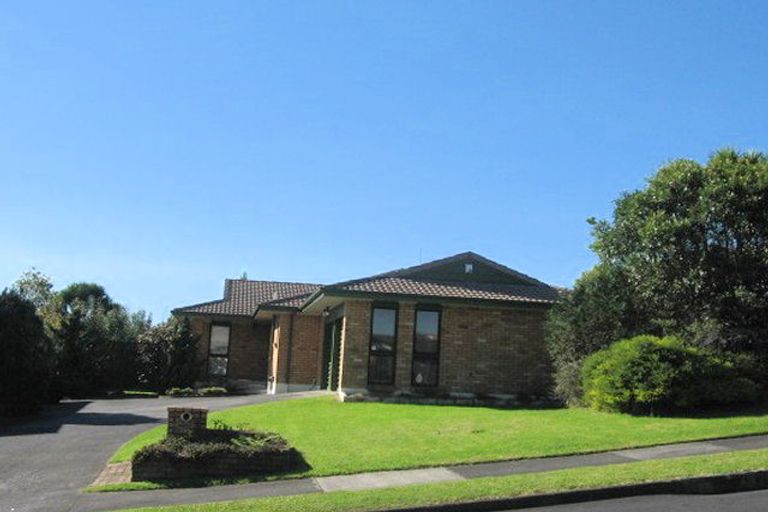 Photo of property in 73 Dalwhinnie Parade, Highland Park, Auckland, 2010