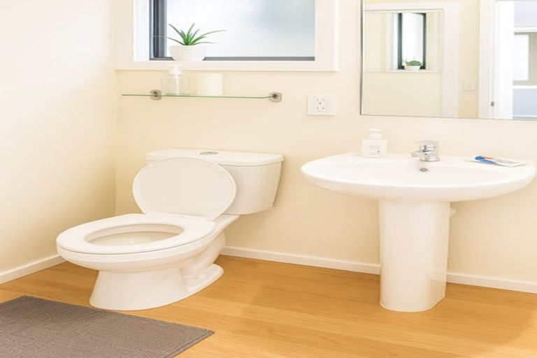 Photo of property in 10 Lauderdale Road, Birkdale, Auckland, 0626