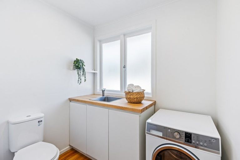 Photo of property in 34c Toru Street, Te Atatu Peninsula, Auckland, 0610