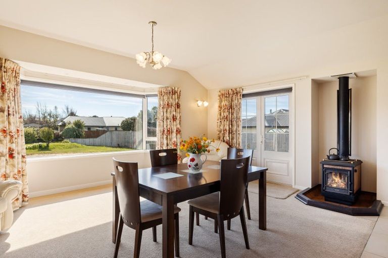 Photo of property in 2 Haydon Place, Amberley, 7410