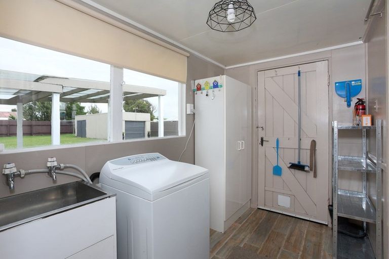 Photo of property in 18 Linklater Avenue, Foxton Beach, Foxton, 4815