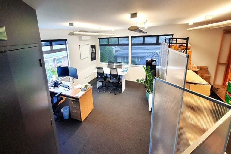 Photo of property in 1/108 Lincoln Road, Henderson, Auckland, 0610