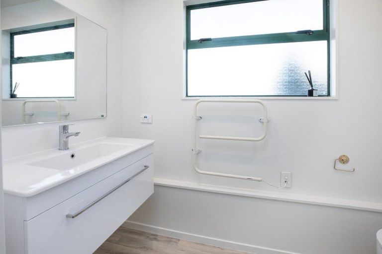 Photo of property in 68 Thackeray Place, Waltham, Christchurch, 8023