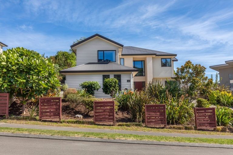 Photo of property in 16 Endeavour Drive, Whitby, Porirua, 5024