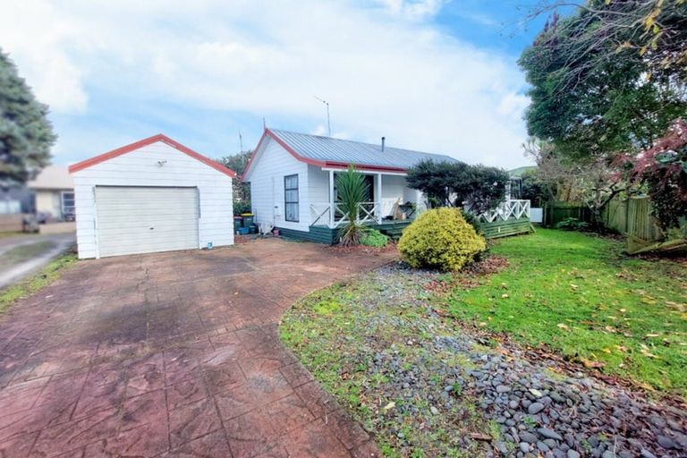 Photo of property in 43 Gilbass Avenue, Hamilton Lake, Hamilton, 3204