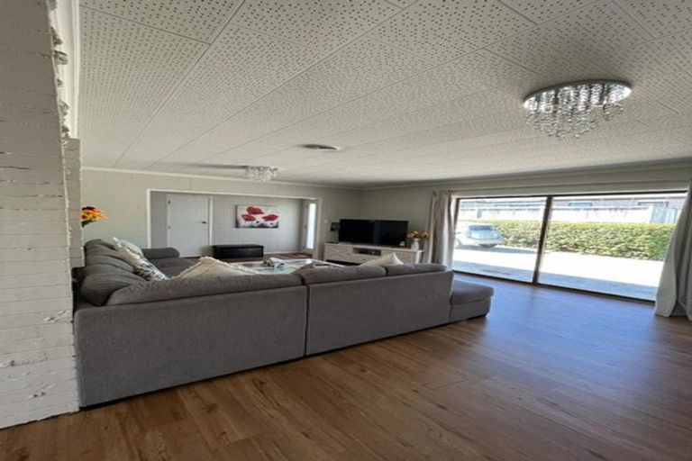 Photo of property in 80a Millbrook Road, Henderson, Auckland, 0612
