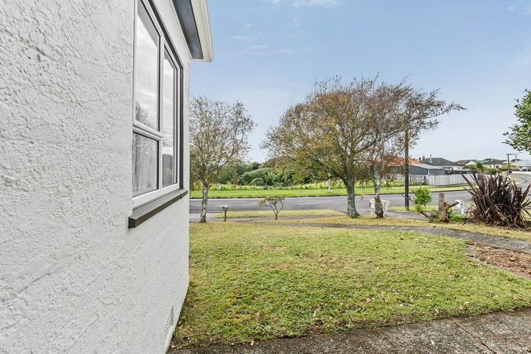 Photo of property in 40 Wrantage Street, Westown, New Plymouth, 4310