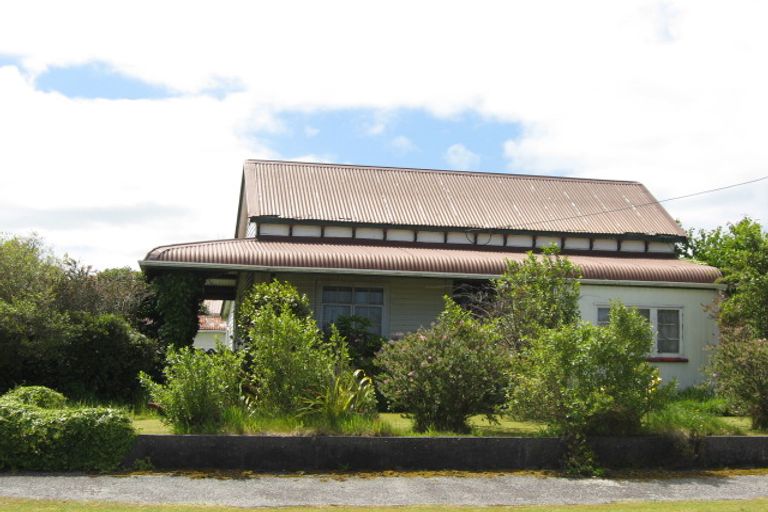 Photo of property in 127 Peel Street, Westport, 7825