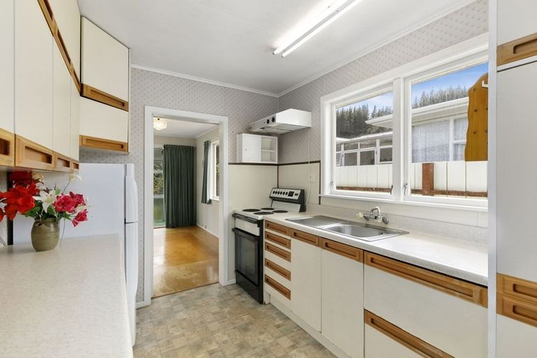 Photo of property in 10 Mimihau Grove, Wainuiomata, Lower Hutt, 5014