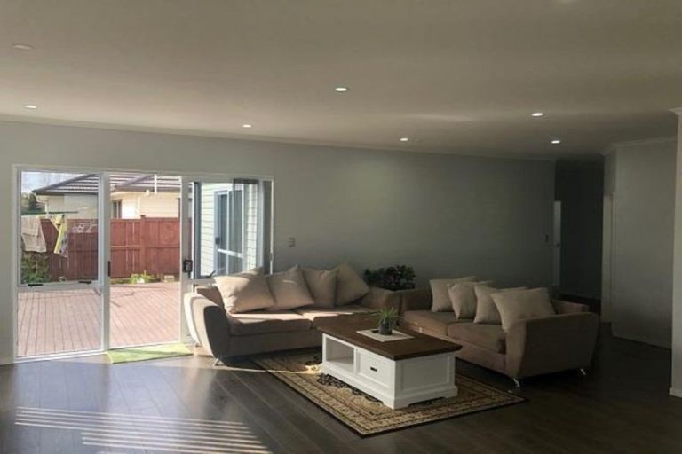 Photo of property in 17 Koroheke Road, Takanini, 2110